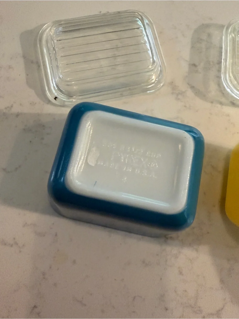 Vintage Pyrex Refrigerator Dishes w/ Lids 💛🩵